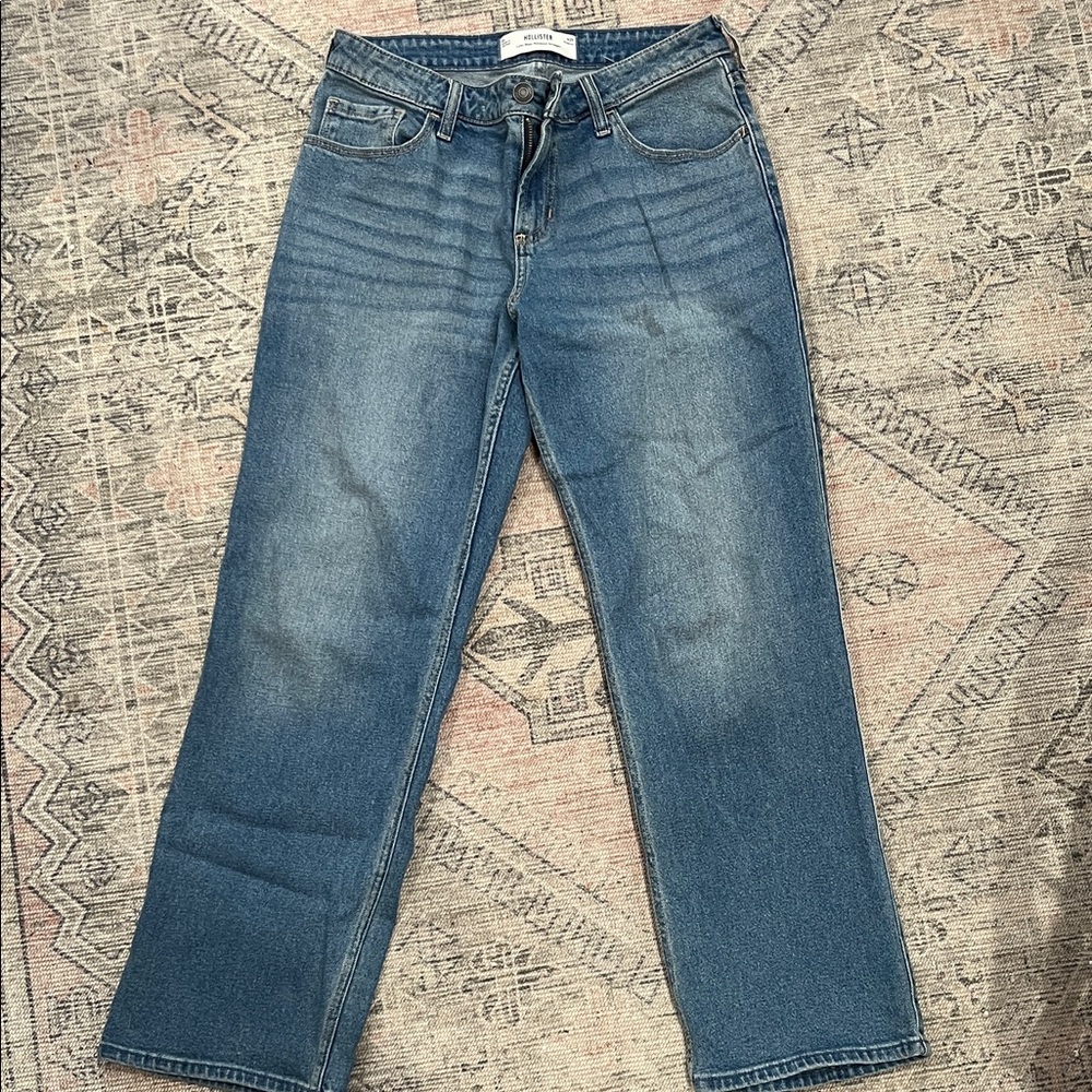 Hollister low rise, relaxed straight 8R